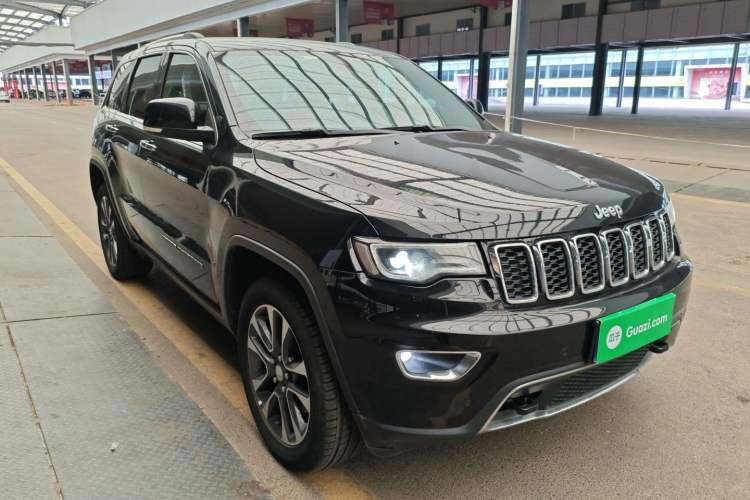 Used Jeep Grand Cherokee 2017 3.0L Comfort Navigation Edition Front Right 45 Deg