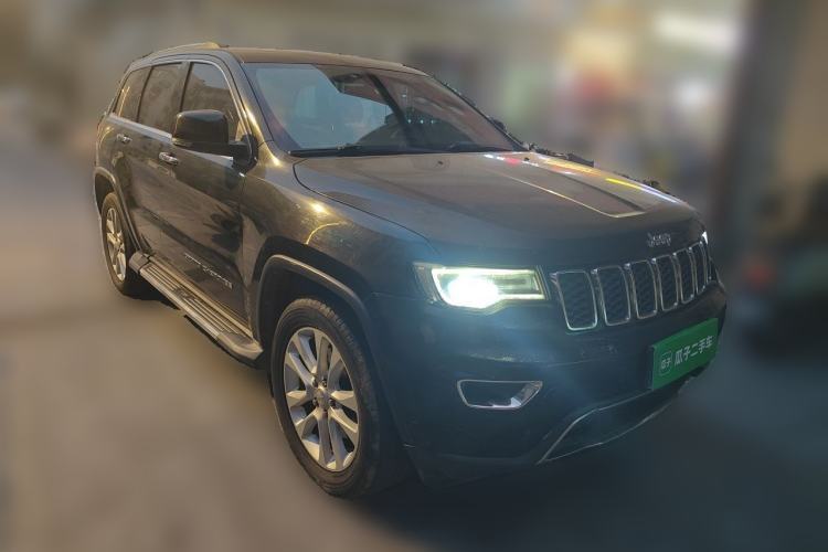 Used Jeep Grand Cherokee 2017 3.0L Comfort Navigation Edition Front Right 45 Deg