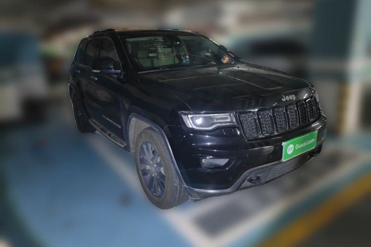 Used Jeep Grand Cherokee  Front Right 45 Deg