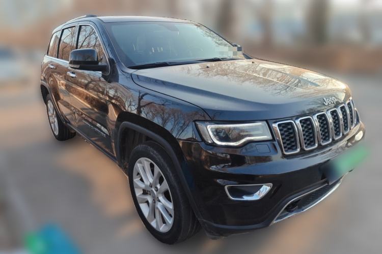 Used Jeep Grand Cherokee 2017 3.0L Comfort Navigation Edition Front Right 45 Deg