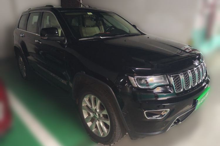 Used Jeep Grand Cherokee 2017 3.0L Comfort Navigation Edition Front Right 45 Deg