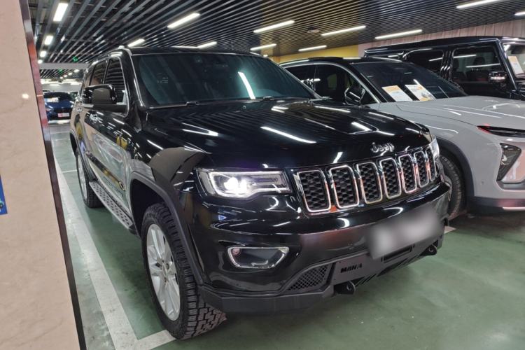 Used Jeep Grand Cherokee 2017 3.6L Elite Navigation Edition Front Right 45 Deg