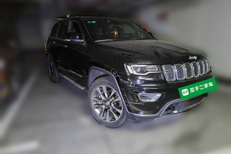 Used Jeep Grand Cherokee 2017 3.0L Comfort Navigation Edition Front Right 45 Deg