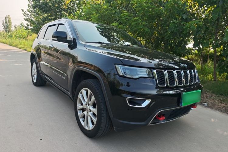 Used Jeep Grand Cherokee 2017 3.6L Elite Navigation Edition Front Right 45 Deg