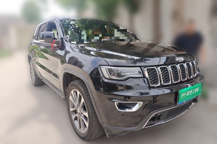 Used Jeep Grand Cherokee 2017 3.0L Comfort Navigation Edition Front Right 45 Deg