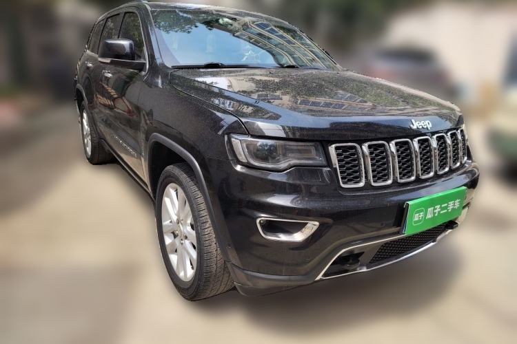 Used Jeep Grand Cherokee 2017 3.6L Elite Navigation Edition Front Right 45 Deg