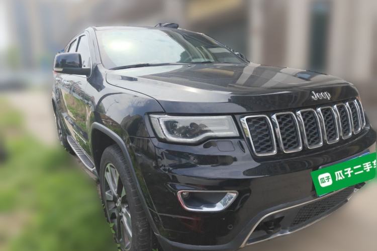 Used Jeep Grand Cherokee 2017 3.0L Comfort Navigation Edition Front Right 45 Deg