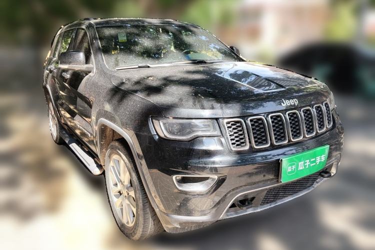 Used Jeep Grand Cherokee 2017 3.0L Comfort Navigation Edition Front Right 45 Deg