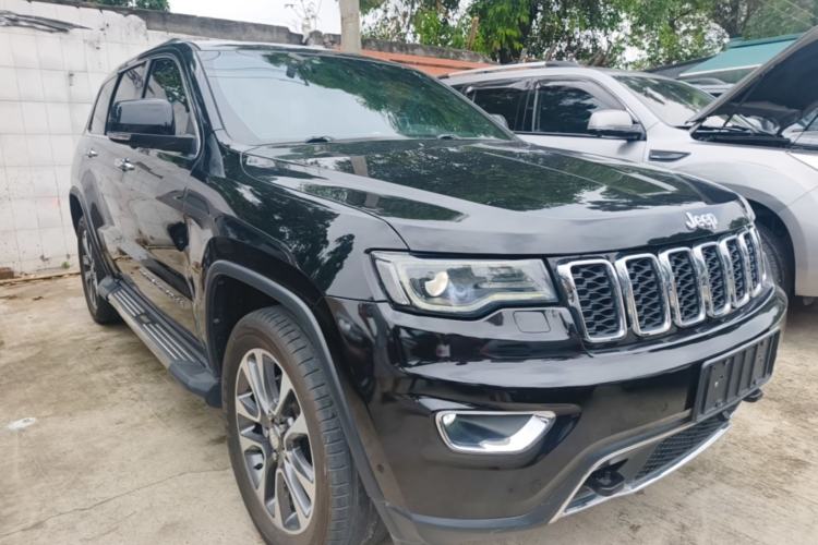 Used Jeep Grand Cherokee 2017 3.0L Comfort Navigation Edition Front Right 45 Deg