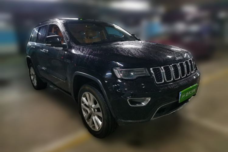 Used Jeep Grand Cherokee 2017 3.6L Luxury Navigation Edition Front Right 45 Deg