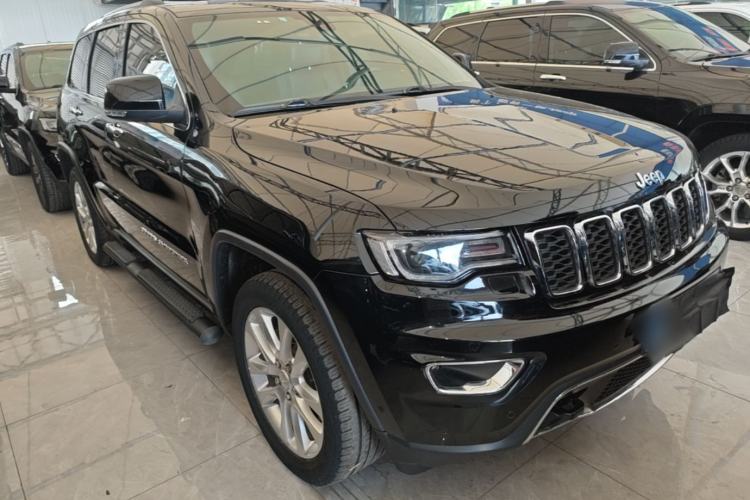 Used Jeep Grand Cherokee 2017 3.0L Comfort Navigation Edition Front Right 45 Deg