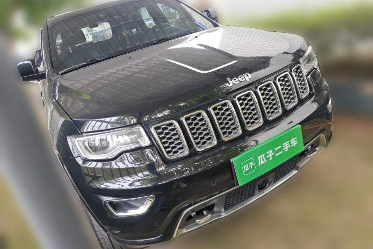 Used Jeep Grand Cherokee 2017 3.6L Luxury Navigation Edition Front Right 45 Deg