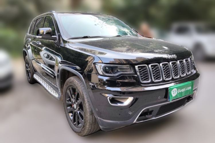 Used Jeep Grand Cherokee 2017 3.0L Comfort Navigation Edition Front Right 45 Deg