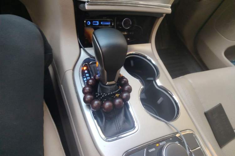 Used Jeep Grand Cherokee 2017 3.6L Luxury Navigation Edition Gear Lever