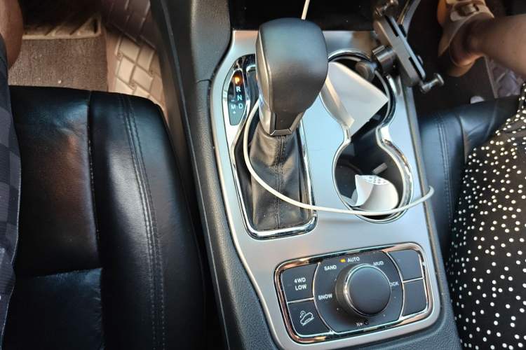Used Jeep Grand Cherokee 2017 3.0L Comfort Navigation Edition Gear Lever