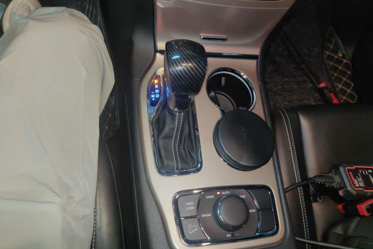 Used Jeep Grand Cherokee 2017 3.0L Comfort Navigation Edition Gear Lever