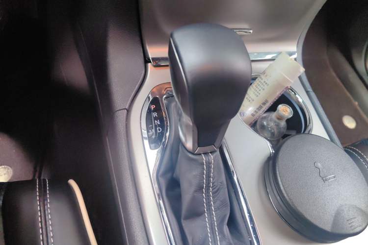 Used Jeep Grand Cherokee 2017 3.6L Luxury Navigation Edition Gear Lever