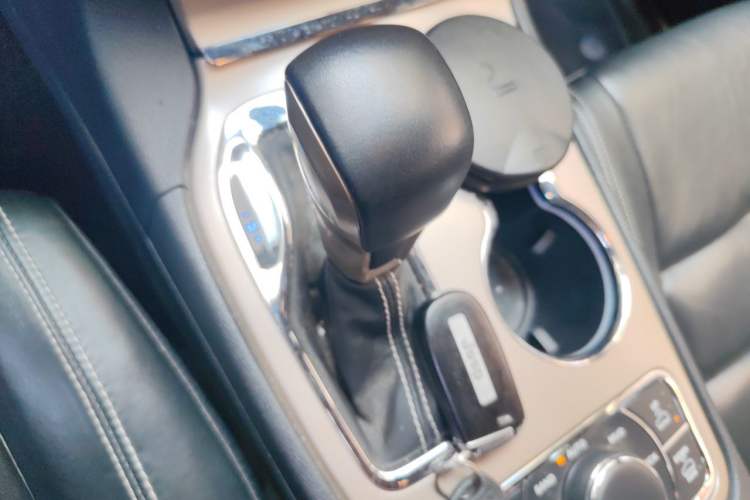 Used Jeep Grand Cherokee 2017 3.6L Elite Navigation Edition Gear Lever