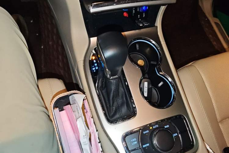 Used Jeep Grand Cherokee 2017 3.6L Elite Navigation Edition Gear Lever