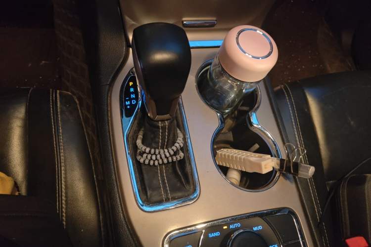 Used Jeep Grand Cherokee 2017 3.0L Comfort Navigation Edition Gear Lever