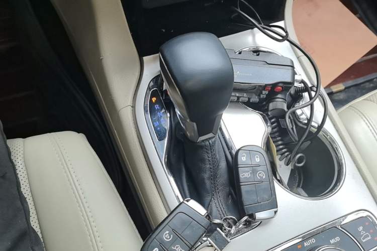 Used Jeep Grand Cherokee 2017 3.6L Elite Navigation Edition Gear Lever