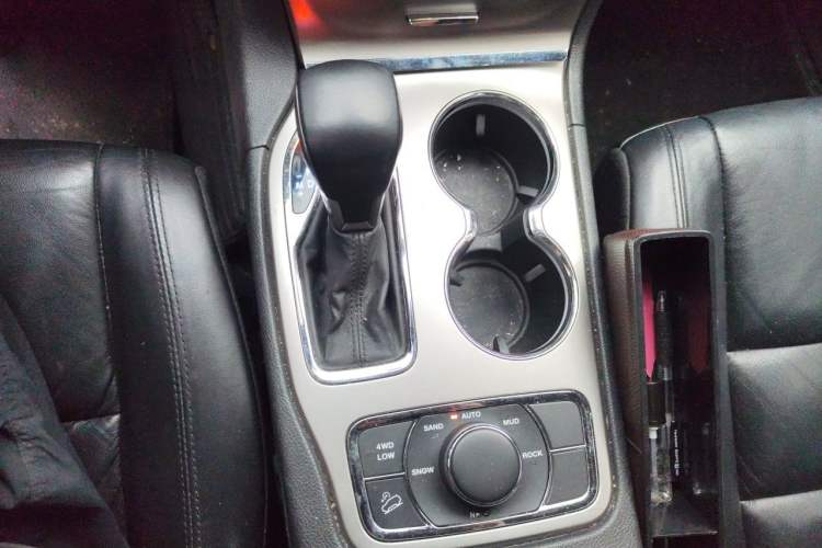 Used Jeep Grand Cherokee 2017 3.0L Comfort Navigation Edition Gear Lever