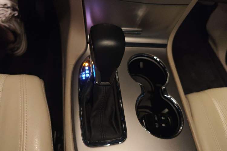 Used Jeep Grand Cherokee 2017 3.0L Comfort Navigation Edition Gear Lever
