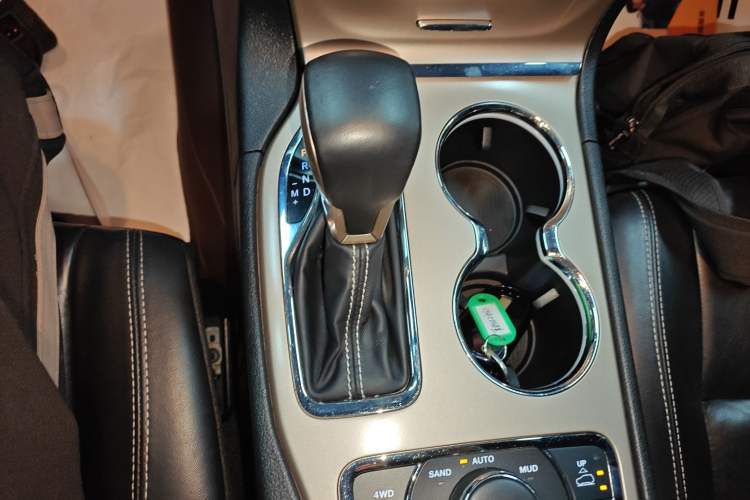Used Jeep Grand Cherokee 2017 3.6L Elite Navigation Edition Gear Lever