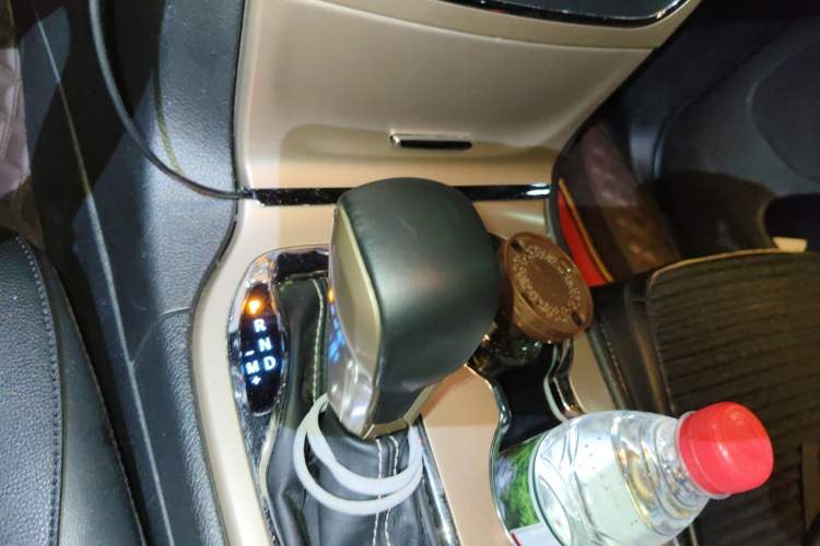 Used Jeep Grand Cherokee 2017 3.6L Elite Navigation Edition Gear Lever