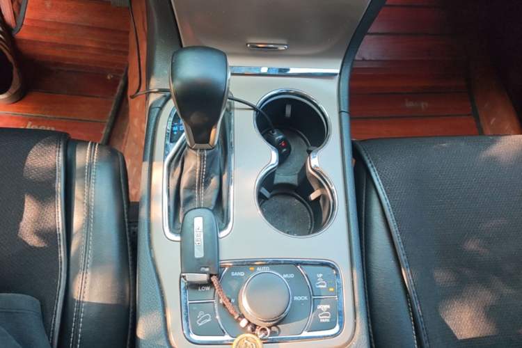 Used Jeep Grand Cherokee 2017 3.6L Elite Navigation Edition Gear Lever
