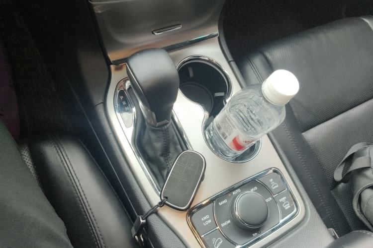 Used Jeep Grand Cherokee 2017 3.0L Elite Navigation Edition Gear Lever