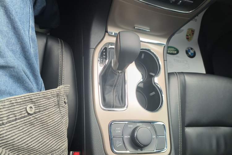 Used Jeep Grand Cherokee 2017 3.0L Comfort Navigation Edition Gear Lever