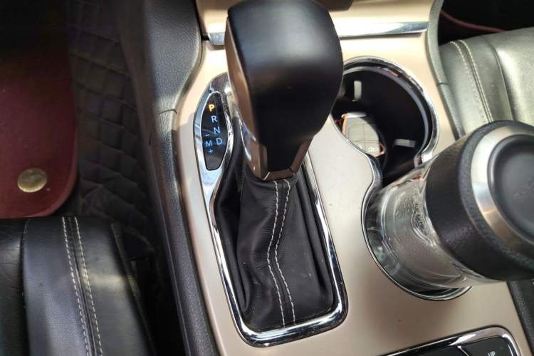 Used Jeep Grand Cherokee 2017 3.6L Elite Navigation Edition Gear Lever