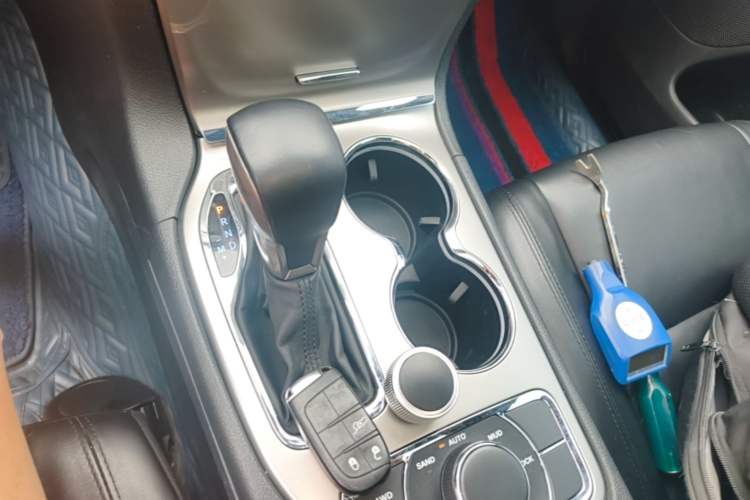 Used Jeep Grand Cherokee 2017 3.0L Comfort Navigation Edition Gear Lever