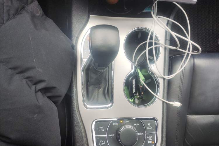 Used Jeep Grand Cherokee 2017 3.6L Elite Navigation Edition Gear Lever