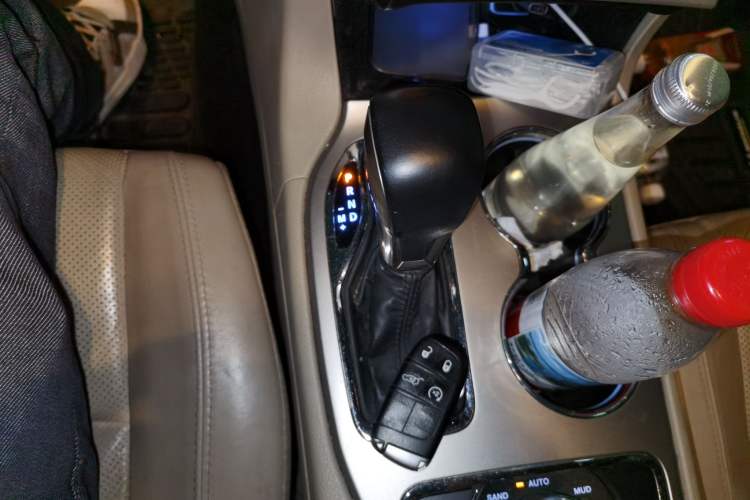 Used Jeep Grand Cherokee 2017 3.6L Luxury Navigation Edition Gear Lever