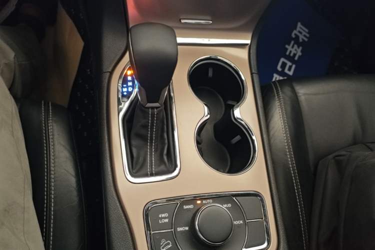 Used Jeep Grand Cherokee 2017 3.0L Comfort Navigation Edition Gear Lever