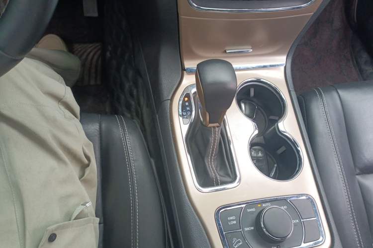 Used Jeep Grand Cherokee 2017 3.0L Comfort Navigation Edition Gear Lever