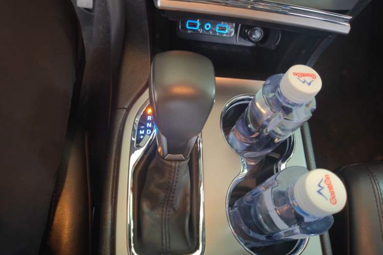 Used Jeep Grand Cherokee 2017 3.6L Elite Navigation Edition Gear Lever