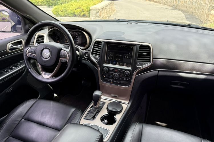 Used Jeep Grand Cherokee 2017 3.0L Comfort Navigation Edition Interior 1