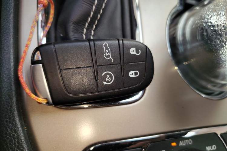 Used Jeep Grand Cherokee 2017 3.6L Elite Navigation Edition Interior 1