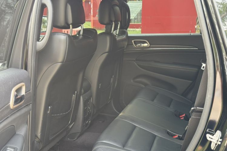Used Jeep Grand Cherokee 2017 3.0L Comfort Navigation Edition Interior 1