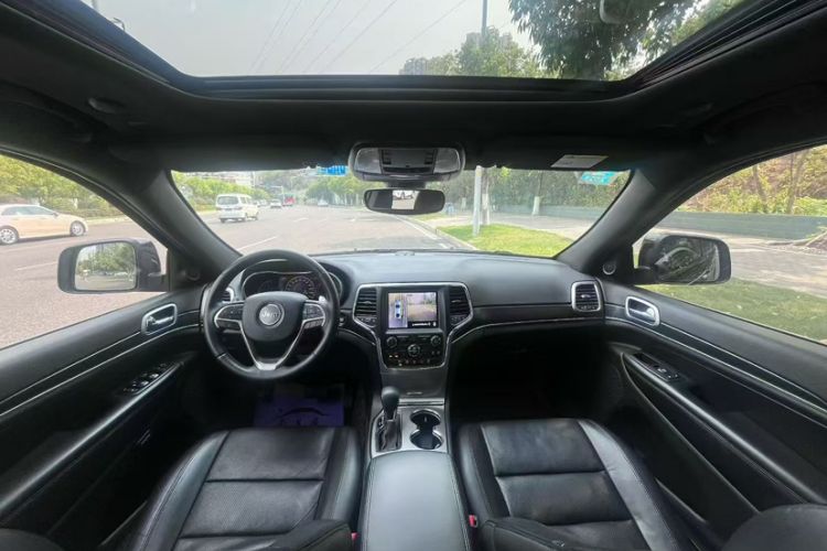 Used Jeep Grand Cherokee 2017 3.0L Elite Navigation Edition Interior 10