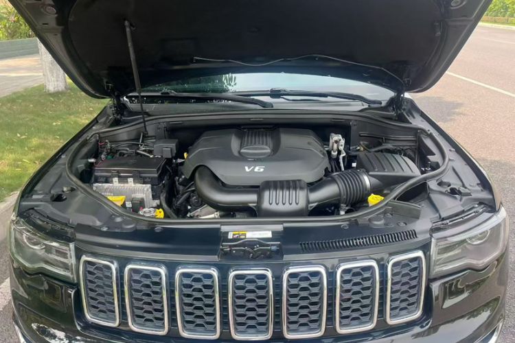 Used Jeep Grand Cherokee 2017 3.0L Elite Navigation Edition Interior 11