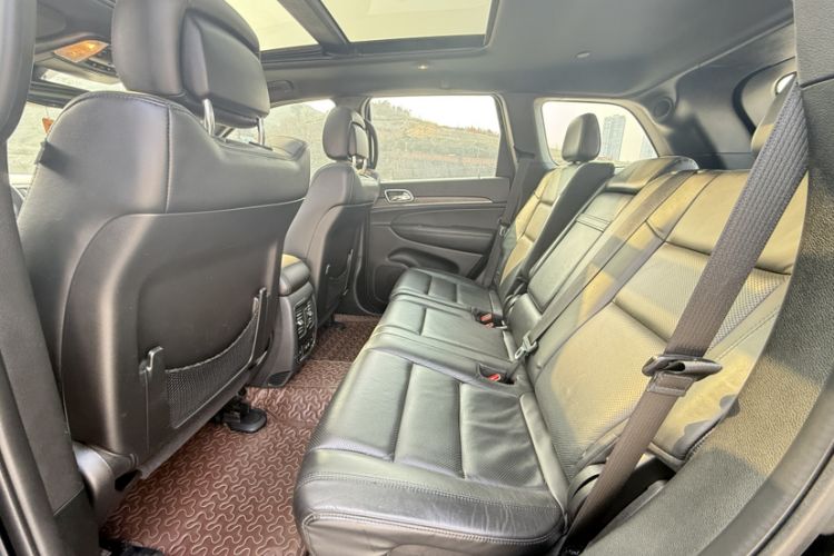Used Jeep Grand Cherokee 2017 3.0L Elite Navigation Edition Interior 12