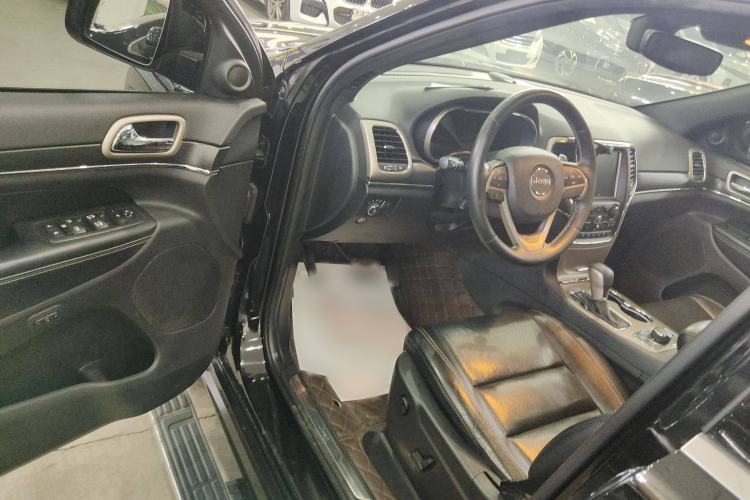 Used Jeep Grand Cherokee 2017 3.0L Elite Navigation Edition Interior 2