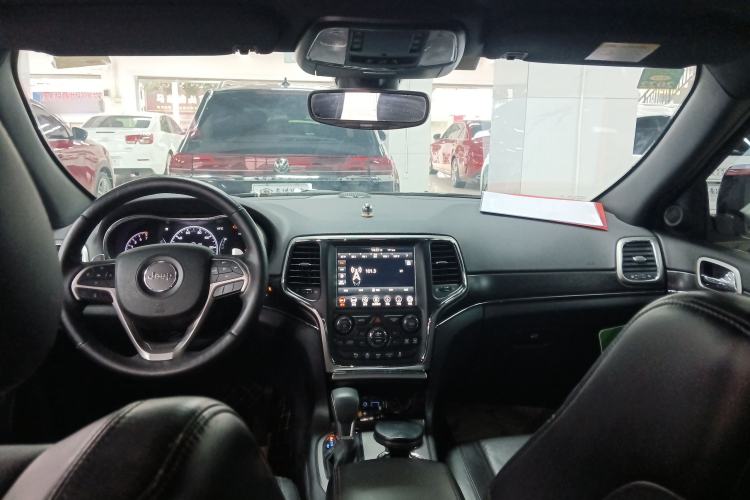 Used Jeep Grand Cherokee 2017 3.0L Comfort Navigation Edition Interior 2