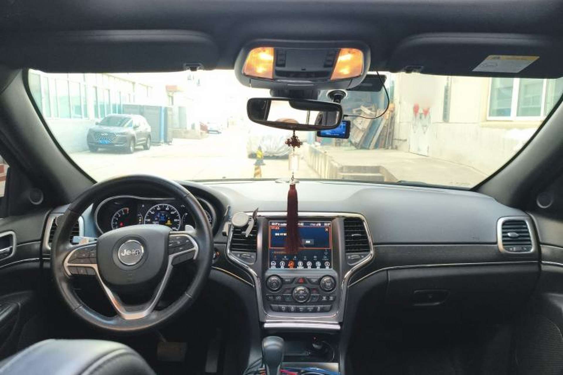 Used Jeep Grand Cherokee 2017 3.0L Comfort Navigation Edition Interior 2