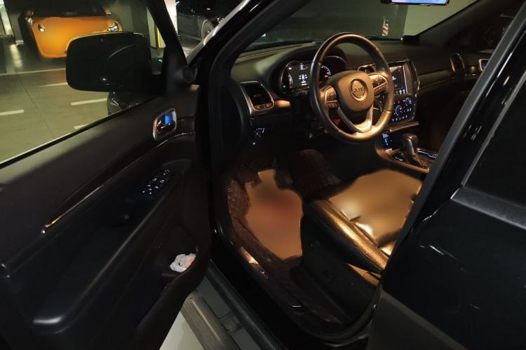 Used Jeep Grand Cherokee 2017 3.0L Elite Navigation Edition Interior 3