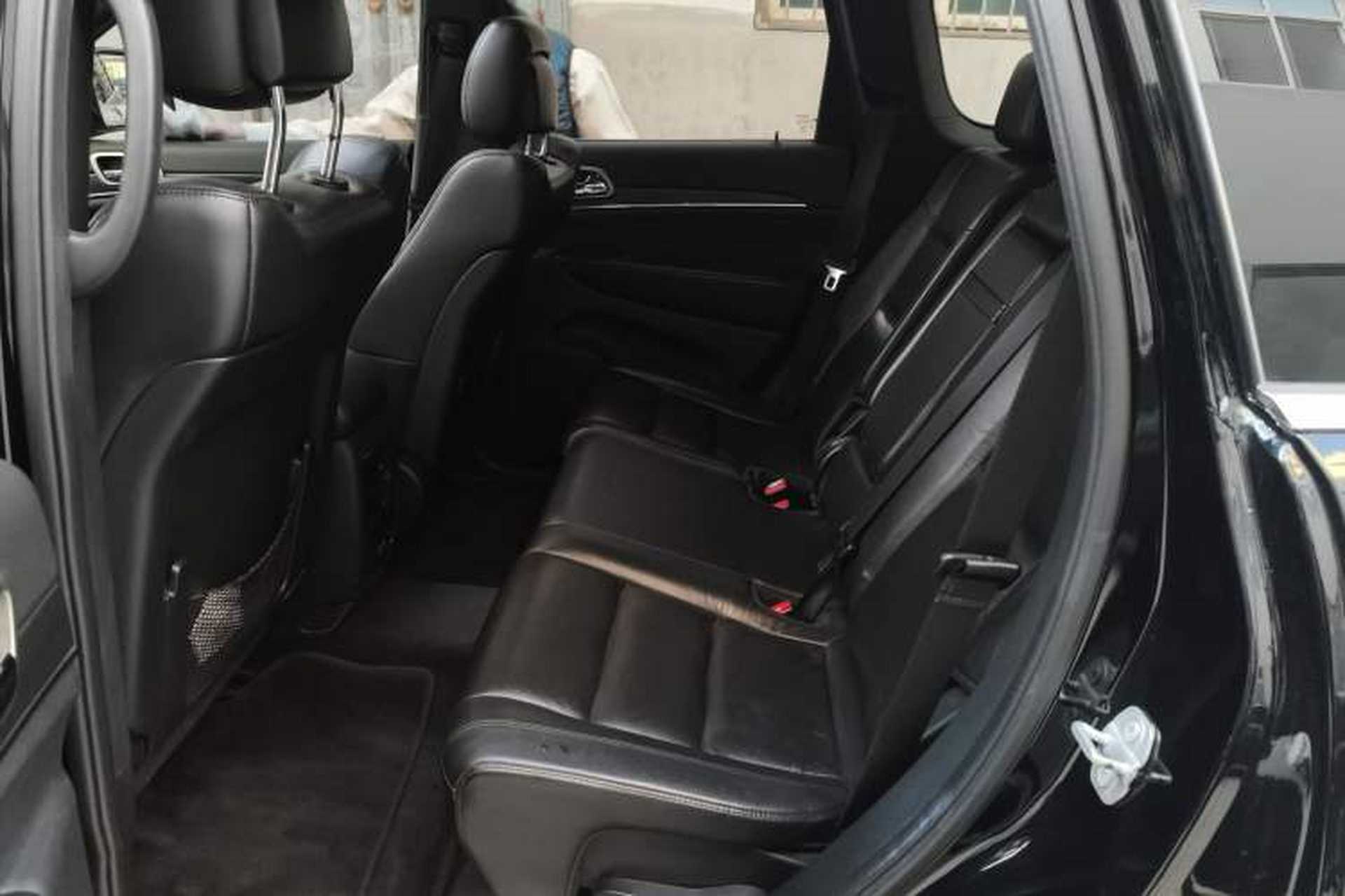 Used Jeep Grand Cherokee 2017 3.0L Comfort Navigation Edition Interior 4